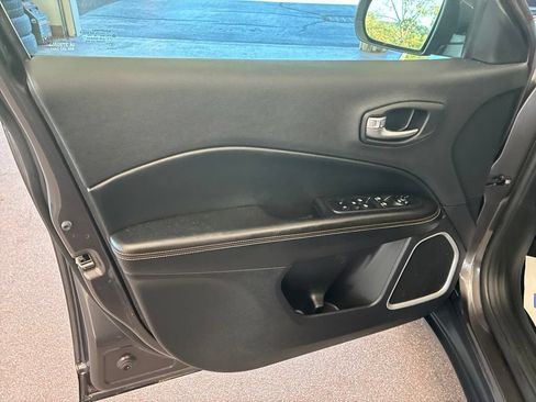 Used 2021 Jeep Compass Latitude AWD/4WD image 9