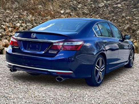 Used 2017 Honda Accord Sport Special Edition image 2