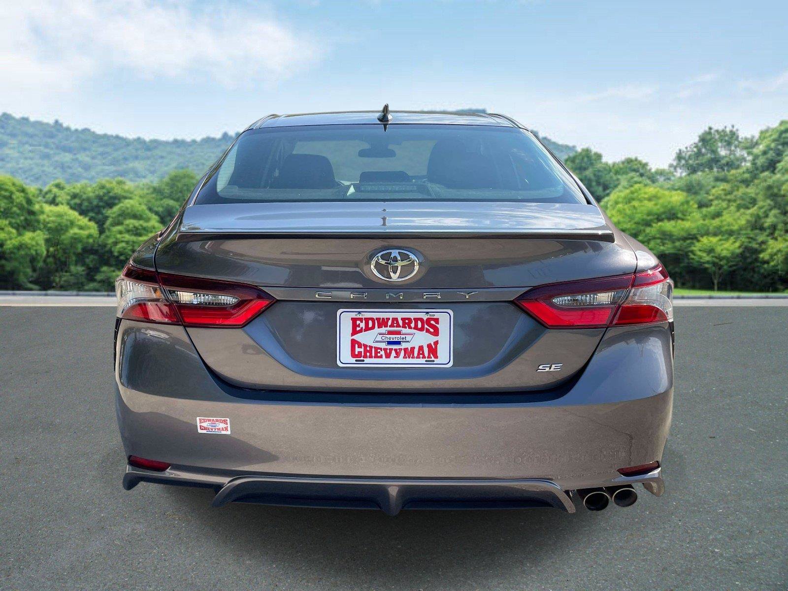 Used 2023 Toyota Camry SE FWD image 4