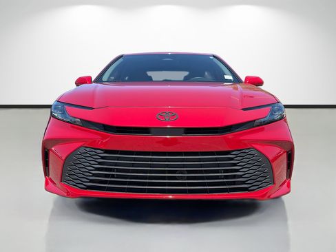 Used 2025 Toyota Camry LE w/ Convenience Package image 8