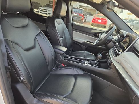 Used 2025 Jeep Compass Limited AWD/4WD image 30