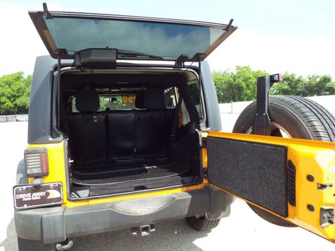 Used 2012 Jeep Wrangler Unlimited Sport AWD/4WD image 20