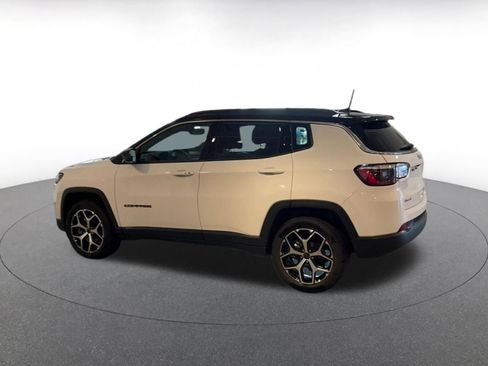 Used 2025 Jeep Compass Limited image 10