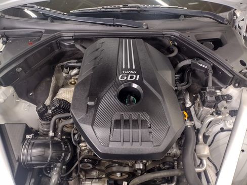 Used 2020 Genesis G70 2.0T w/ Elite Package RWD image 7
