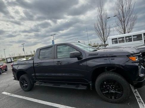 Used 2023 Chevrolet Silverado 1500 Custom Trail Boss w/ LPO, Dark Essentials Package image 3