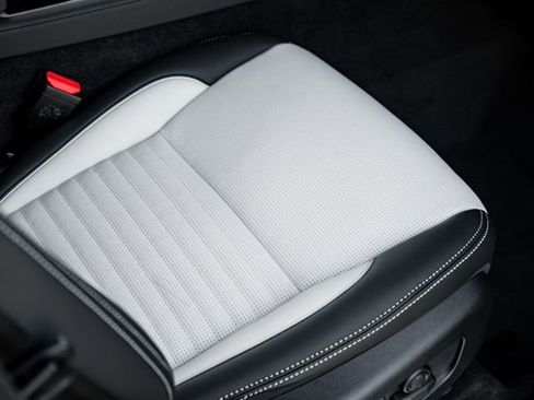 Used 2024 Land Rover Discovery Sport Dynamic SE image 28