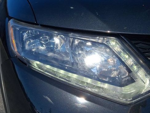 Used 2016 Nissan Rogue SV AWD/4WD image 9