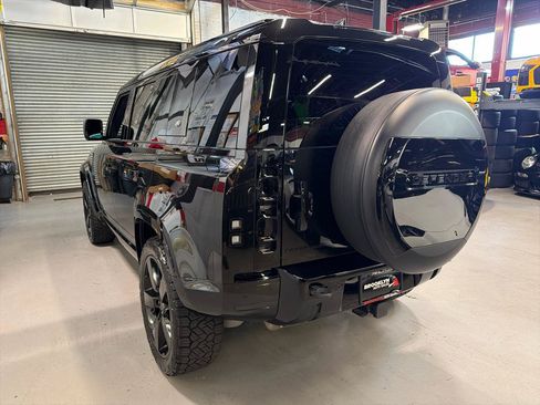 Used 2024 Land Rover Defender 110 X-Dynamic SE AWD/4WD image 7