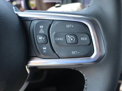 Used 2025 Jeep Wrangler Unlimited Sahara w/ Safety Group AWD/4WD image 16