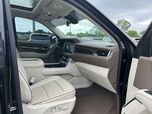 Used 2021 GMC Yukon Denali w/ Denali Premium Package AWD/4WD image 9