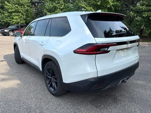 Used 2025 Toyota Grand Highlander AWD image 4