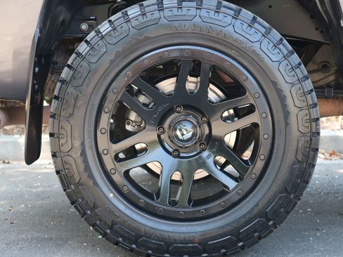 Used 2018 Toyota Tundra SR5 w/ TRD Off Road Package AWD/4WD image 11