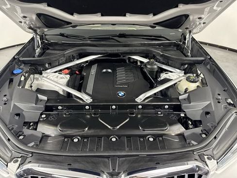 Used 2019 BMW X5 xDrive40i w/ M Sport Package AWD/4WD image 28