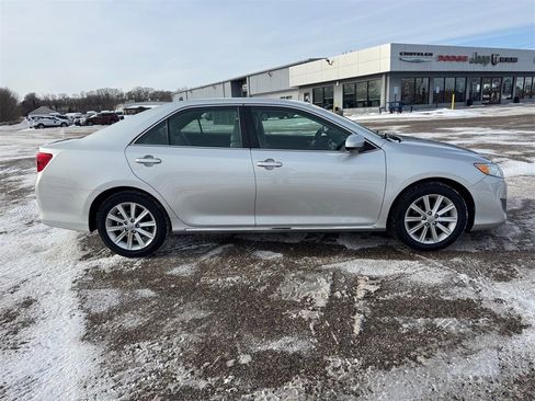Used 2014 Toyota Camry L image 2