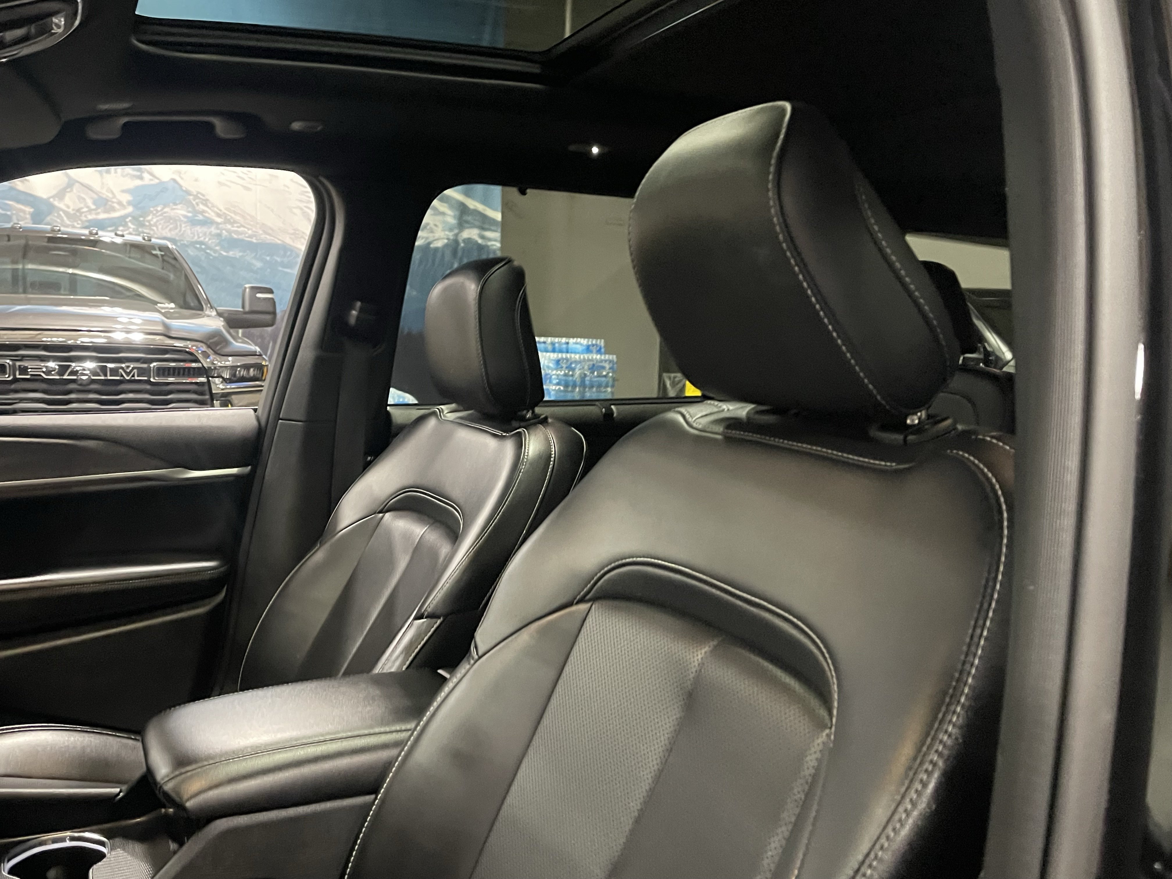 Used 2024 Jeep Grand Cherokee L Limited w/ Luxury Tech Group II AWD/4WD image 20