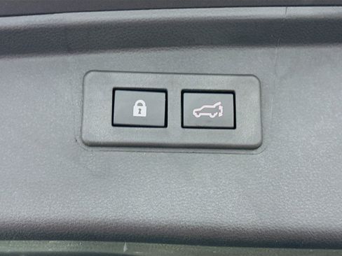 Used 2025 Subaru Outback Premium image 32