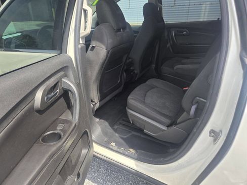 Used 2011 Chevrolet Traverse LT w/ Personal Connectivity Package FWD image 12