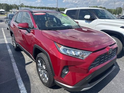 Used 2020 Toyota RAV4 Limited image 2