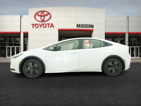 New 2026 Toyota Prius LE image 10