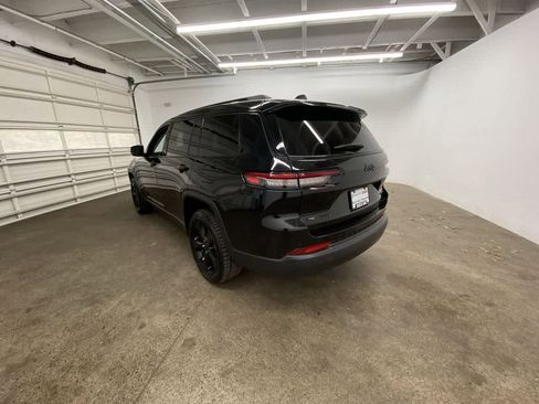 Used 2023 Jeep Grand Cherokee L Limited w/ Luxury Tech Group II AWD/4WD image 4