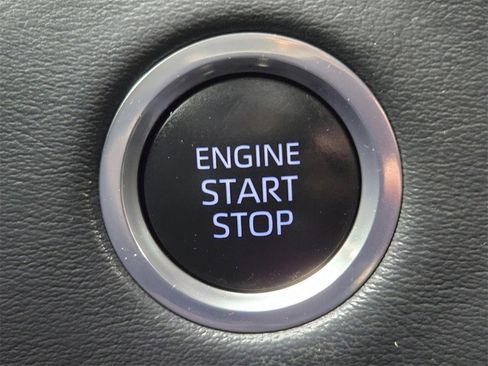 Used 2022 Toyota Tundra Platinum image 19