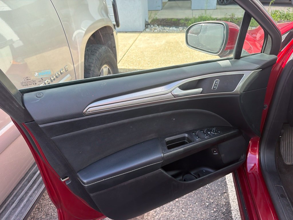 Used 2018 Ford Fusion SE FWD image 10
