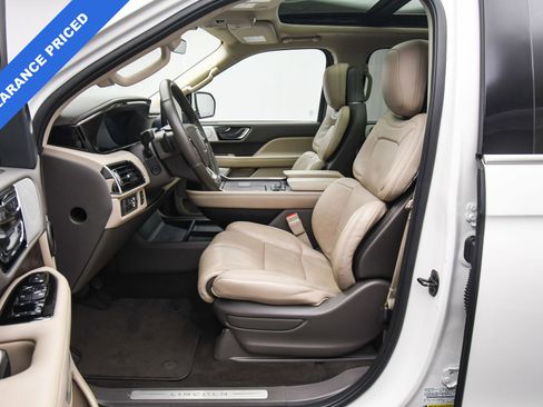 Used 2022 Lincoln Navigator Reserve image 21