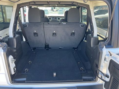 Used 2021 Jeep Wrangler Unlimited Sahara w/ Cold Weather Group image 13