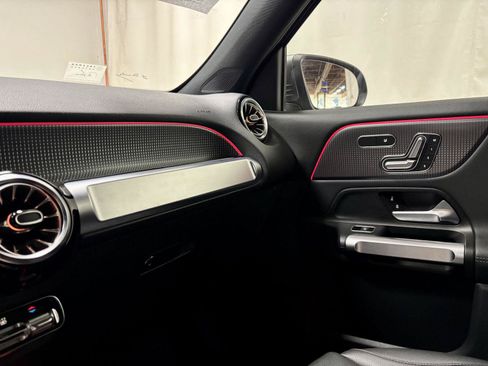 Used 2023 Mercedes-Benz EQB 300 4MATIC w/ Exclusive Package image 39
