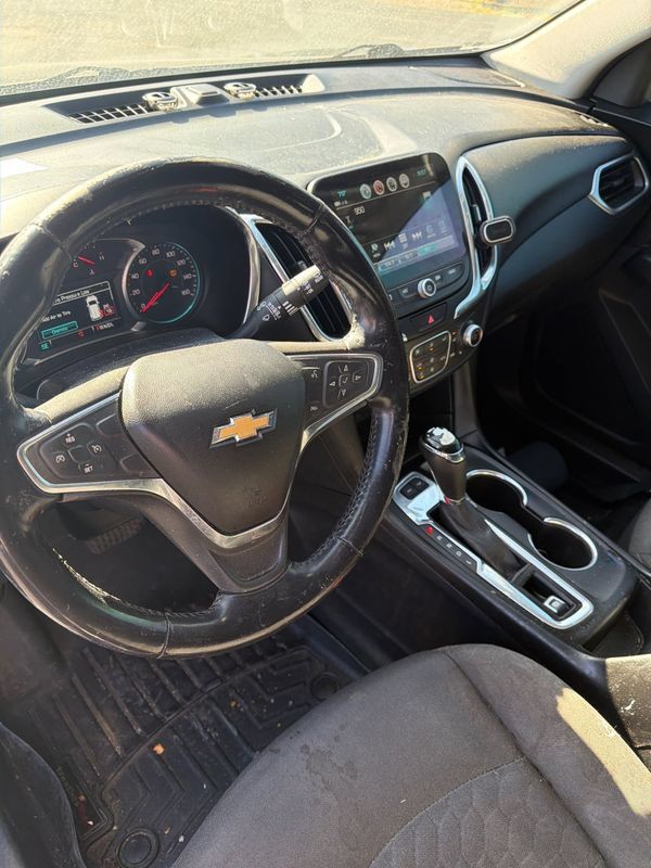 Used 2018 Chevrolet Equinox LT w/ Sun & Infotainment Package AWD/4WD image 2