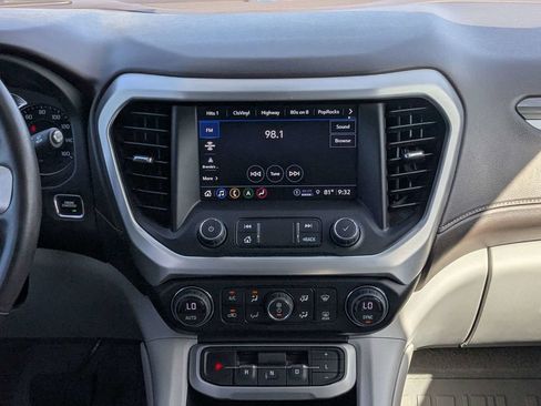 Used 2023 GMC Acadia SLT w/ Preferred Package FWD image 16