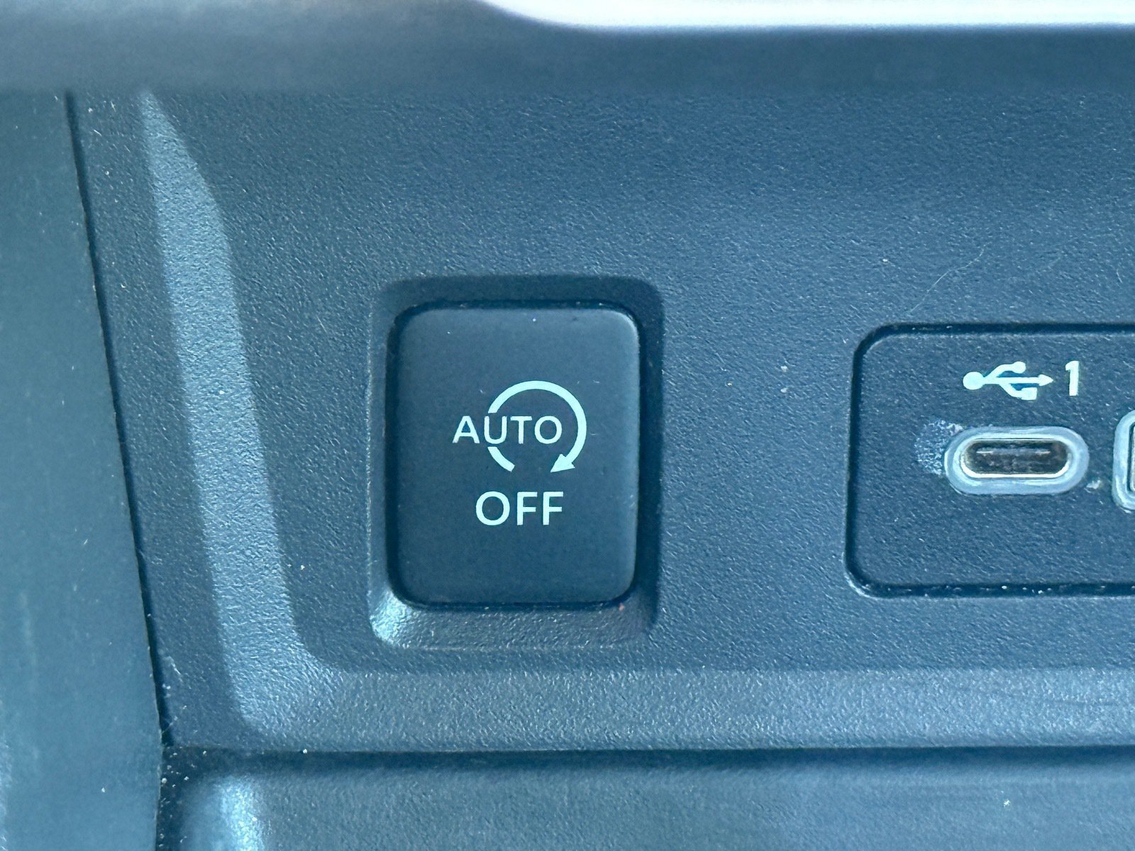 Used 2025 Nissan Sentra SV FWD image 30