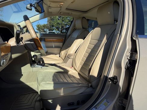 Used 2006 Lincoln Zephyr image 9