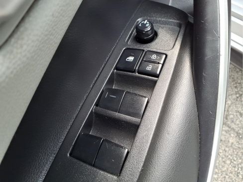 Used 2022 Toyota Corolla SE FWD image 12