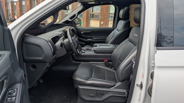 Used 2025 Ford Expedition Max Platinum w/ Stealth Appearance Package AWD/4WD image 3