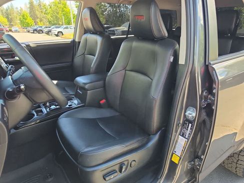Used 2021 Toyota 4Runner TRD Off-Road Premium AWD/4WD image 11