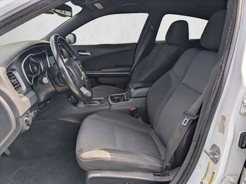 Used 2017 Dodge Charger SXT RWD image 14