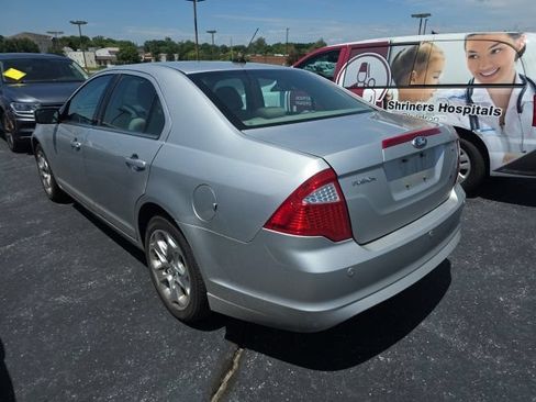 Used 2011 Ford Fusion SE w/ 201A Rapid Spec Order Code FWD image 2