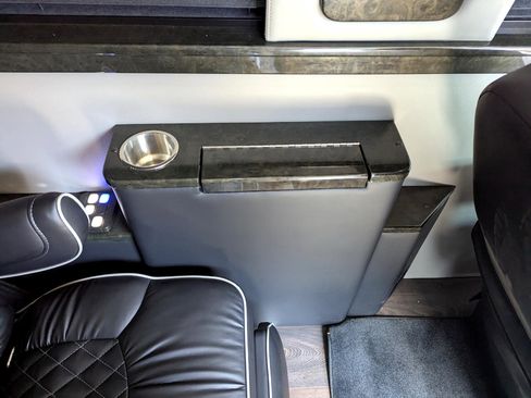 Used 2017 Mercedes-Benz Sprinter 2500 image 41