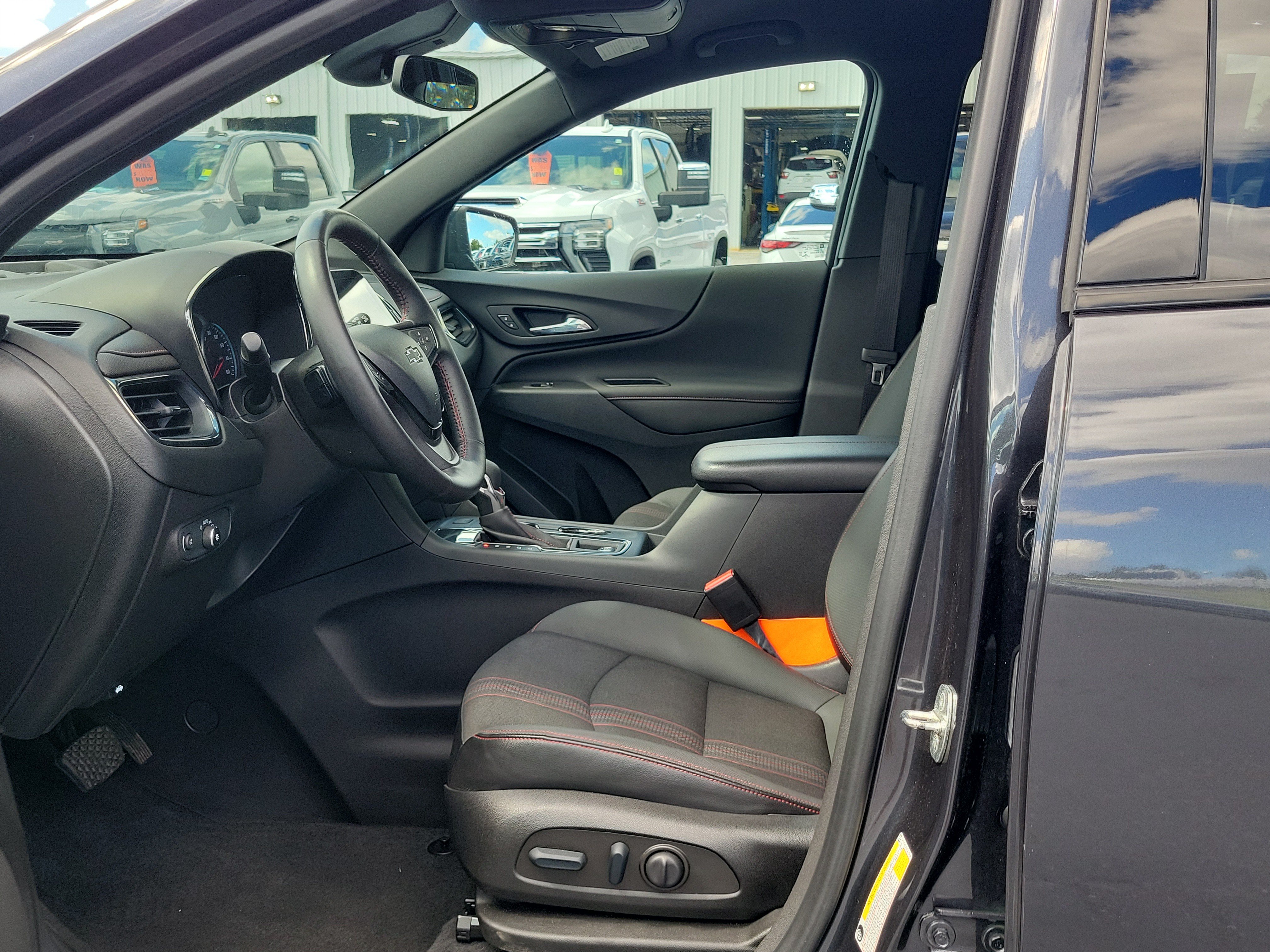 Used 2022 Chevrolet Equinox RS w/ Infotainment Package FWD image 21
