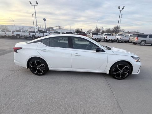 Used 2024 Nissan Altima 2.5 SR image 5