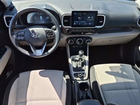 Used 2025 Hyundai Venue SEL FWD image 26
