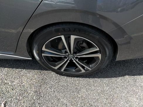 Used 2022 Nissan Sentra SR w/ SR Premium Package FWD image 8