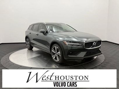 New 2026 Volvo V60 B5 Cross Country Plus w/ Protection Package Premier