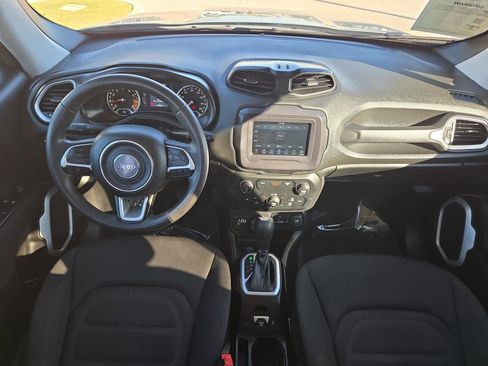 Used 2018 Jeep Renegade Latitude image 12