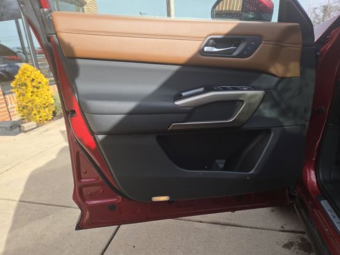 Used 2022 Nissan Pathfinder Platinum w/ Cargo Package image 16