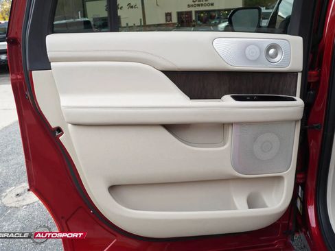 Used 2019 Lincoln Navigator L Reserve image 22