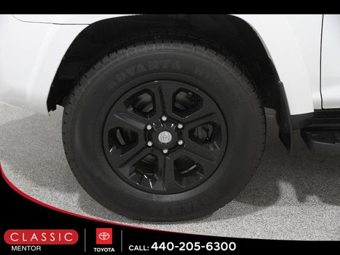 Used 2018 Toyota 4Runner SR5 Premium AWD/4WD image 23