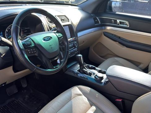 Used 2016 Ford Explorer XLT w/ Equipment Group 202A AWD/4WD image 9