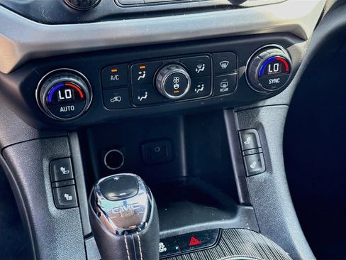 Used 2017 GMC Acadia SLT FWD image 17